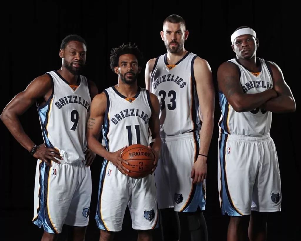 U17世界杯：奥地利2-0九人意大利晋级决赛，莫泽双响（U17世界杯：奥地利2-0力克9人意大利挺进决赛，莫泽梅开二度）