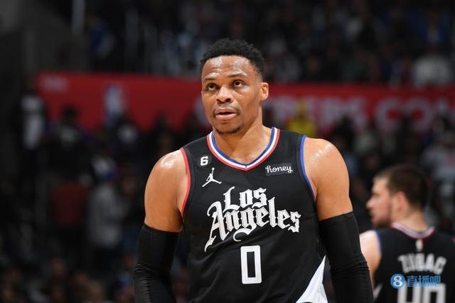 巴媒：埃斯特旺曾在10月因在训练中逼抢不当被安帅批评（巴西媒体称：埃斯特旺因10月训练中逼抢不当遭安切洛蒂批评）