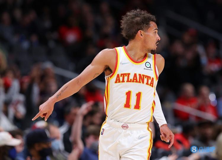 伊涅斯塔：中场球员当教练更能掌控全局，小法现在做得非常好（伊涅斯塔：中场出身执教更能把控全局，小法目前表现出色）