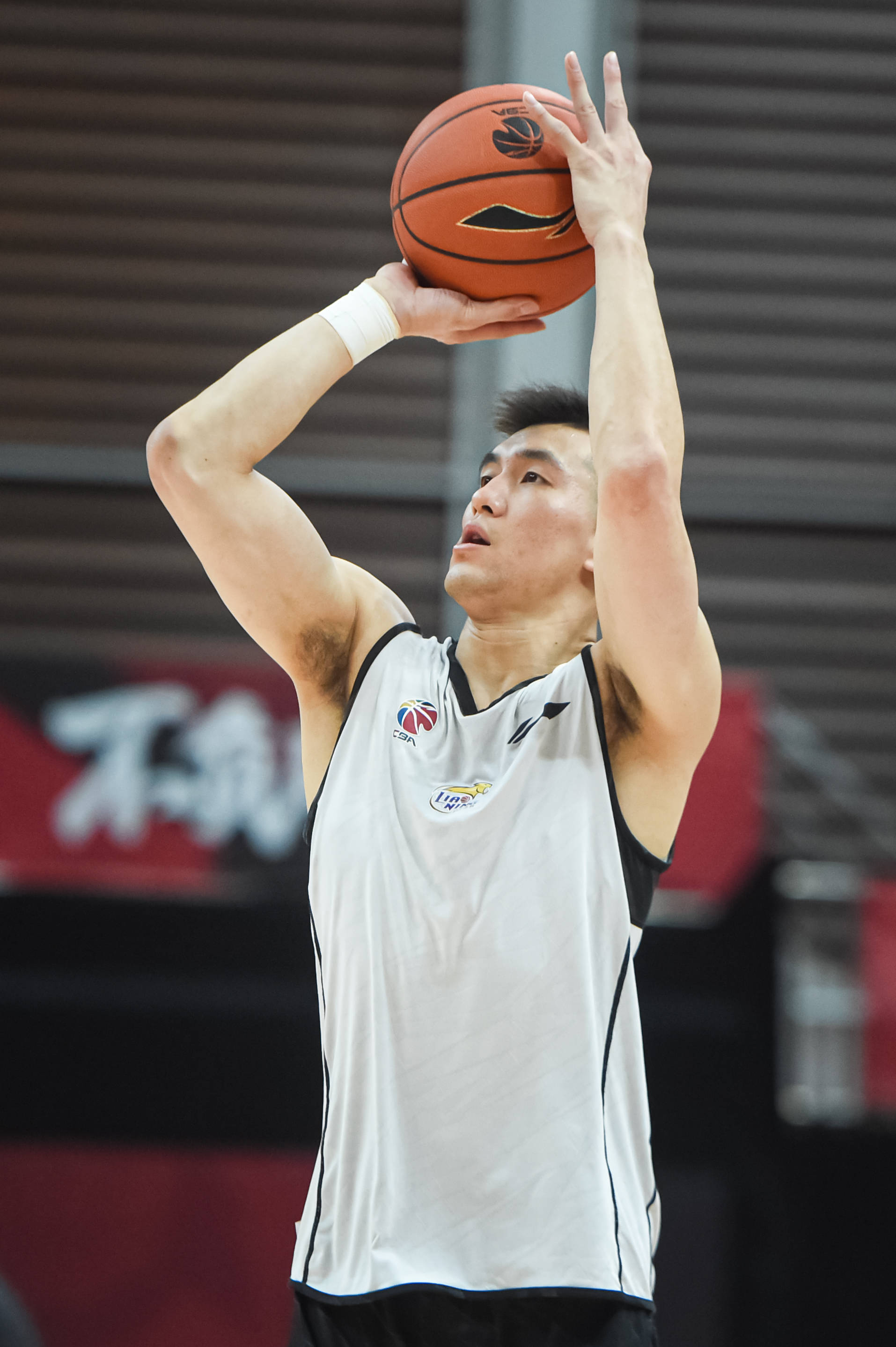 埃弗拉：希望英格兰球迷别再唱足球要回家了，感觉像是诅咒（埃弗拉劝英格兰球迷别再唱“足球回家”，称这像是一种诅咒）