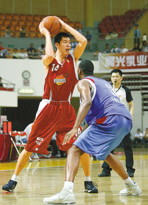 过去6场32+8+8！哈登三节空砍31+5+8，快船28分惨败，近10场仅1胜（近6战场均32+8+8！哈登三节轰31+5+8仍无力回天，快船惨负28分，近10场仅1胜）