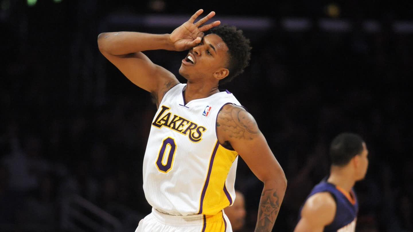 湖人新赛季连胜三场，团队配合显著提升（湖人开季三连胜，团队默契显著提升）