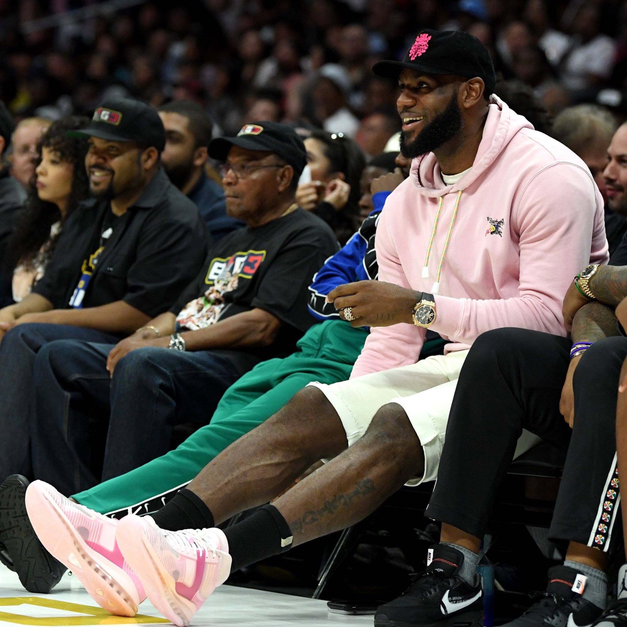 U17世界杯：奥地利2-0九人意大利晋级决赛，莫泽双响（U17世界杯：奥地利2-0力克9人意大利挺进决赛，莫泽梅开二度）