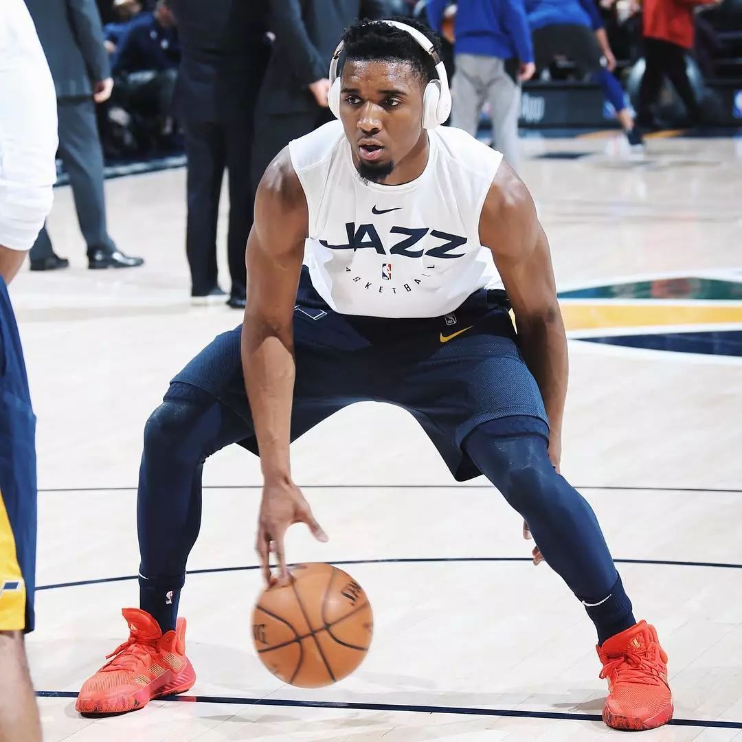 纽卡斯尔喷气机vs墨尔本城首发：卡普托领衔！巴多拉、金森健志在列（纽卡斯尔喷气机战墨尔本城首发出炉：卡普托领衔，巴多拉、金森健志入选）