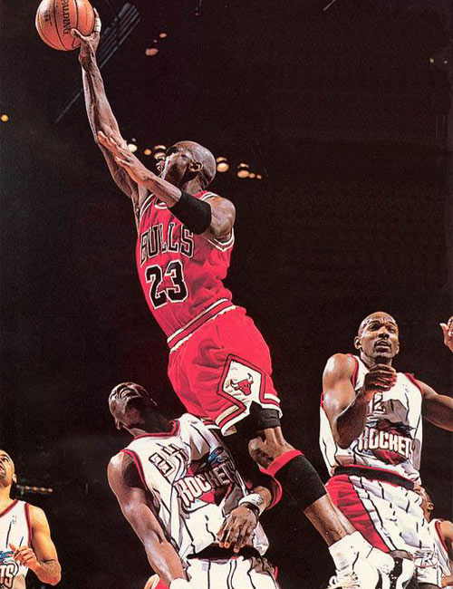 邮报：特朗普送C罗一把白宫金钥匙，该礼物专为特别宾客准备（邮报：特朗普向C罗赠予白宫金钥匙，此礼为贵宾专属）